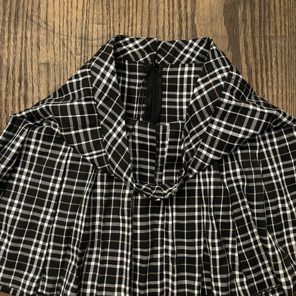 Black and white pleated skirt - Picture 2 of 4